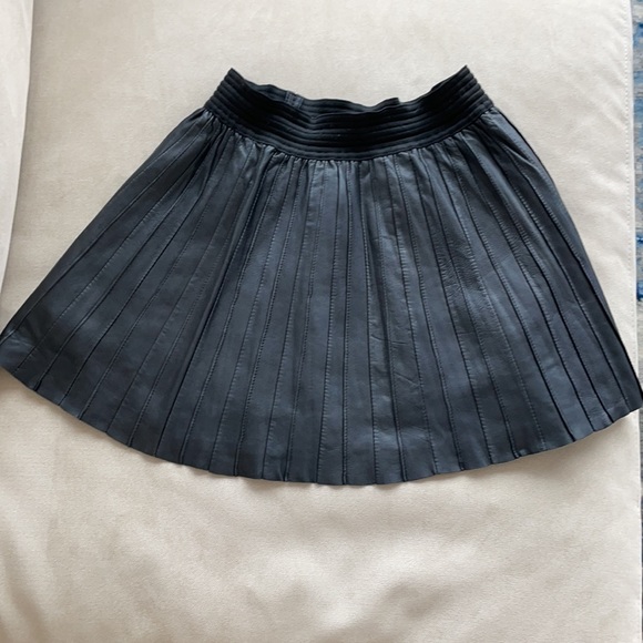 Super chic genuine lamb leather mini skirt